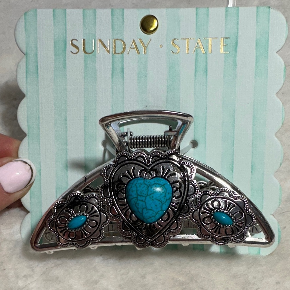 Sunday state reconstituted, turquoise metal hair, claw clip